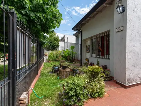 VENTA CASA MULTIFAMILIAR CASTELAR
