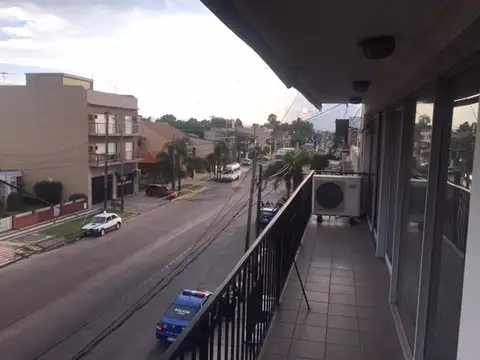 GALPON CON OFICINAS AL FRENTE