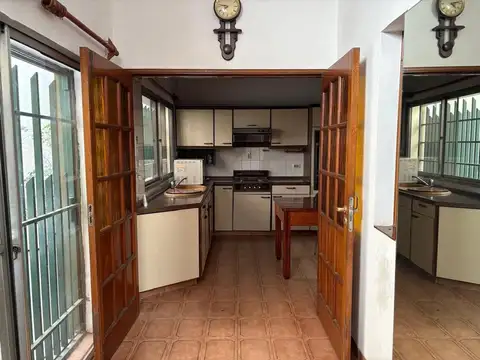 Casa 5 Ambientes c/ Cocheras + Quincho Cubierto
