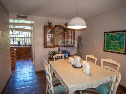 VENTA CASA 4 AMB COCHERA JARDIN PISCINA QUILMES