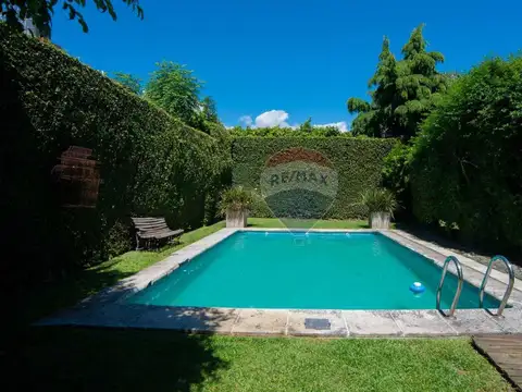 VENTA CASA 4 AMB COCHERA JARDIN PISCINA QUILMES