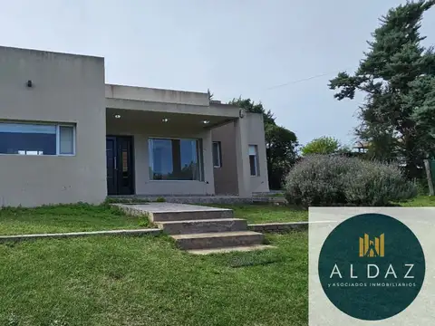 Casa 5 ambientes con 2 baños
