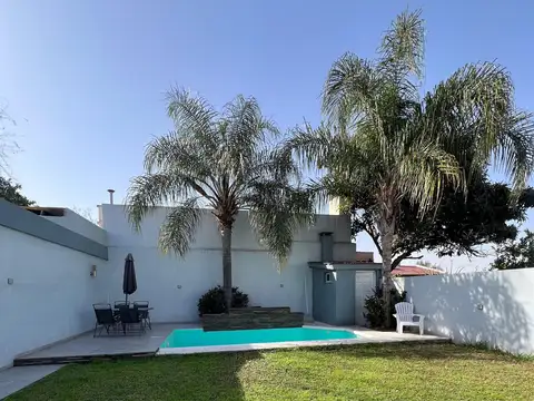 VENTA CASA 4 DORMITORIOS B° VILLA CABRERA CORDOBA