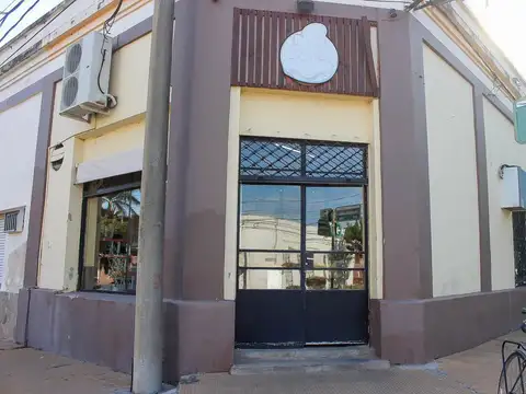 SE VENDE LOCAL COMERCIAL Y VIVIENDA EN LOS BLVR.