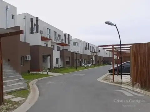 Departamento En Venta con Jardín Propio en Barrio el Sendero