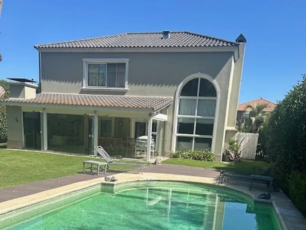 Casa en Venta - USD 660.000