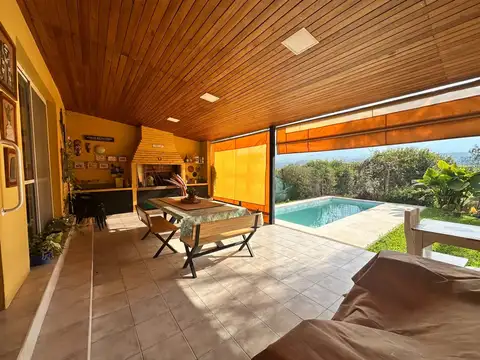 Casa 5 ambientes con 2 baños