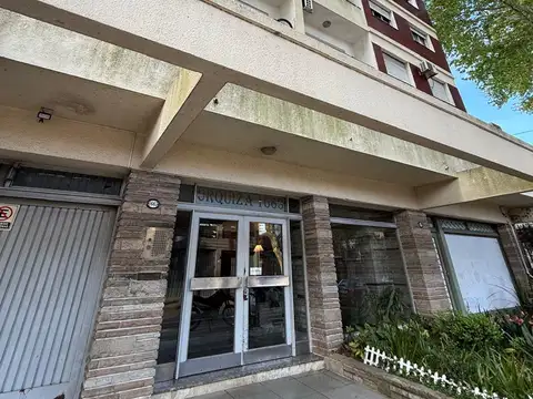 EXCELENTE DEPARTAMENTO DE 2 AMBIENTES A DOS CUADRAS DE AV MAIPU