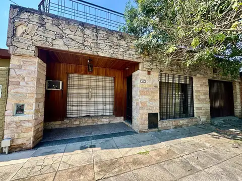Casa en Ituzaingó de 3 ambientes con patio APTA CREDITO