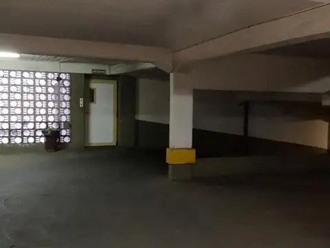 HAUSER VENDE COCHERA EN EL CENTRO DE MENDOZA