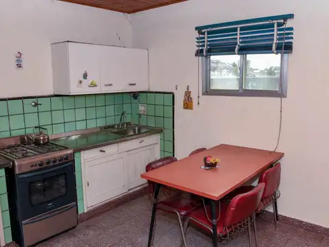 Venta Casa con Garage / Taller -  Quilmes