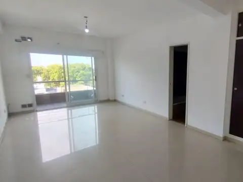 Depto. monoambiente c/ balcón en San Martín Centro