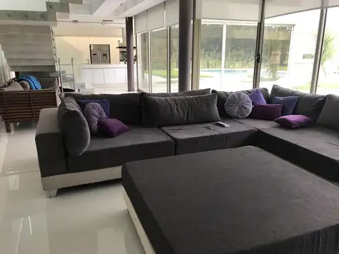 Casa 5 ambientes con 4 baños