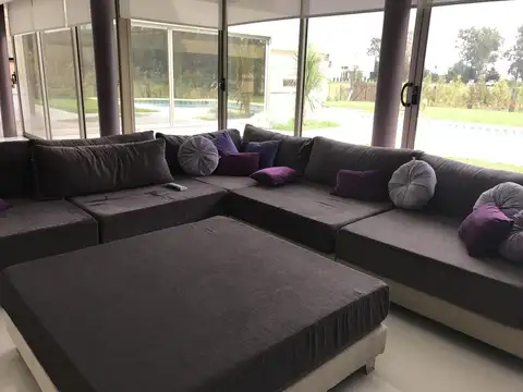 Casa en Venta con 4 cocheras