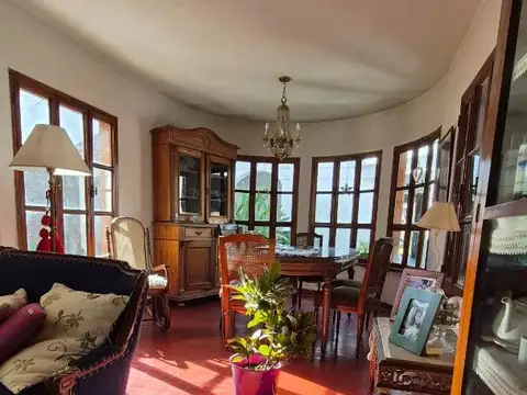 Casa en Venta con 10 cocheras