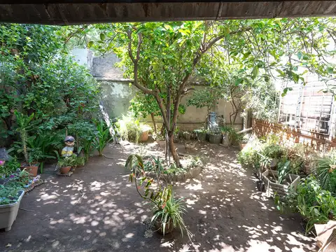 Casa 7 ambientes con 2 baños