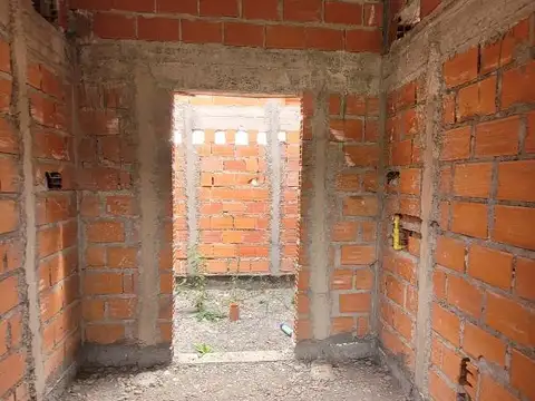 Casa 4 ambientes con 2 baños