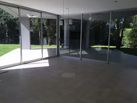 Casa 4 ambientes con 4 baños