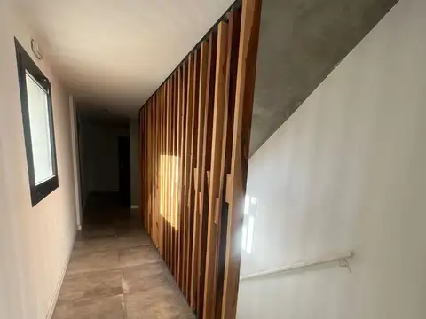 Roca 100, Piso 2