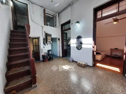 PH SIN EXPENSAS EN AV. BELGRANO AL 3300 - TODO A NUEVO 74 M2 PATIO DOBLE ALTURA