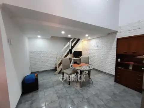 PH SIN EXPENSAS EN AV. BELGRANO AL 3300 - TODO A NUEVO 74 M2 PATIO DOBLE ALTURA
