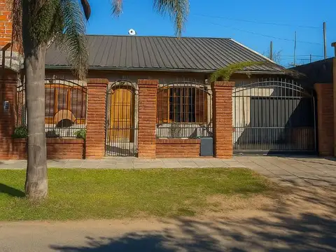 VENTA CASA 4 AMBIENTES MORENO