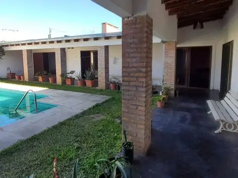 Casa 4 ambientes con 2 baños