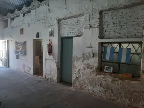 Galpón con Potencial a Metros de Av. Blas Parera