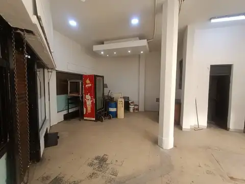 LOCAL COMERCIAL EN ESQUINA - CON SOTANO