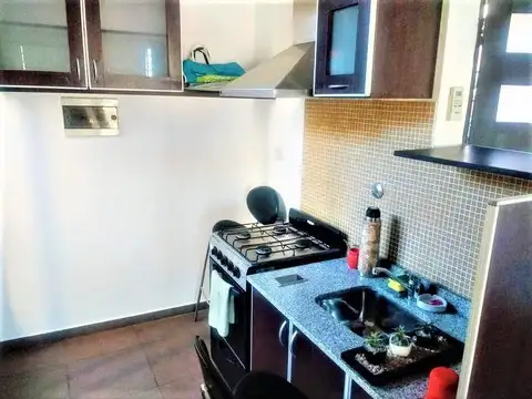 MELO 1034. Entre Roque saenz peÑa y Avenida general paz