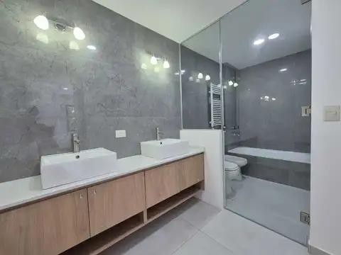 Casa 4 ambientes con 3 baños
