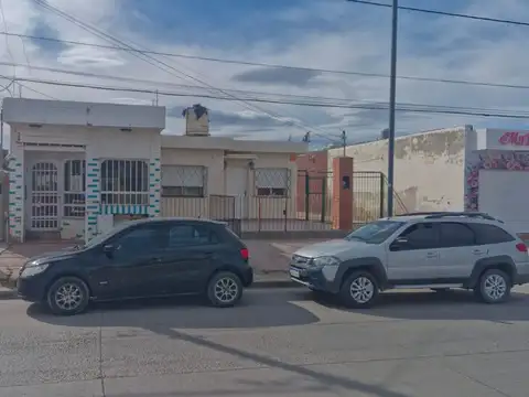 GALPON + LOCAL + CASA SOBRE AVENIDA KENNEDY