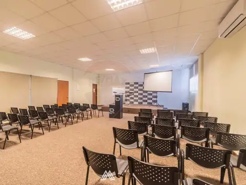 VENTA SEMIPISO DE OFICINAS EQUIPADO EN CENTRO