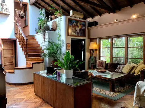 CASA EN VENTA 5 AMBIENTES CON PILETA PERMUTA VICENTE LOPEZ