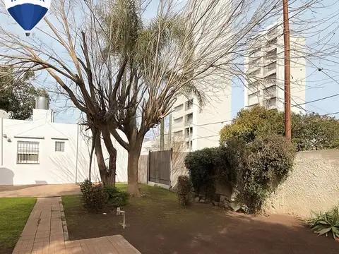 VENTA CASA JARDIN 4 AMBIENTES BERAZATEGUI CREDITO