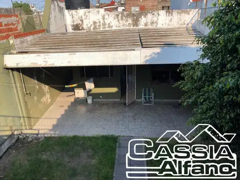 Casa 4 ambientes con 2 baños