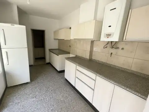 Departamento 8 ambientes con 4 baños