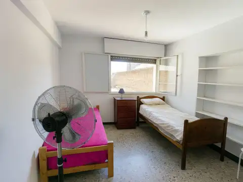 VENTA PH CON DOS DEPTOS SOBRE AV GRAL PAZ - CBA