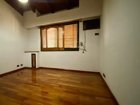 Casa 7 ambientes con 2 baños