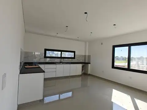 Casa 5 ambientes con 3 baños