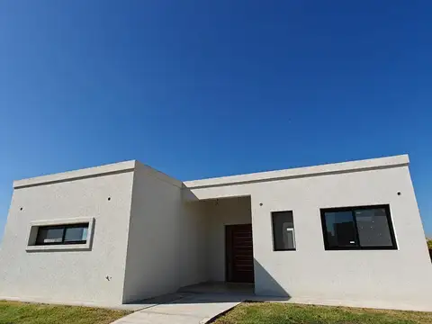 Casa 5 ambientes en Pilar del Este Santa Elisa
