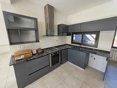 Casa 6 ambientes con 3 baños