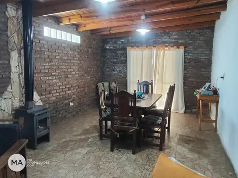 Casa 5 ambientes con 1 baño