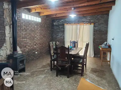 Casa 5 ambientes con 1 baño