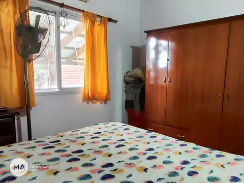 Casa en esquina con locales comerciales cerca de barrio cerrado - Formosa 1000 - Roldán | Venta