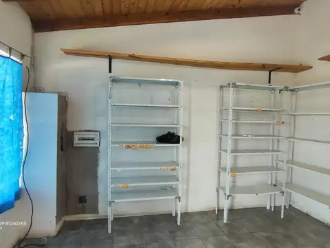 Casa en esquina con locales comerciales cerca de barrio cerrado - Formosa 1000 - Roldán | Venta