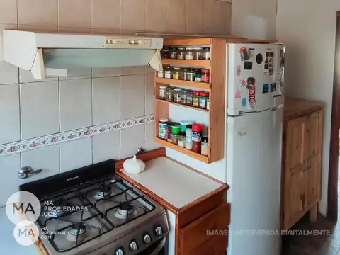 Casa en esquina con locales comerciales cerca de barrio cerrado - Formosa 1000 - Roldán | Venta
