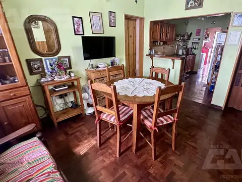 Casa en Venta con 2 cocheras