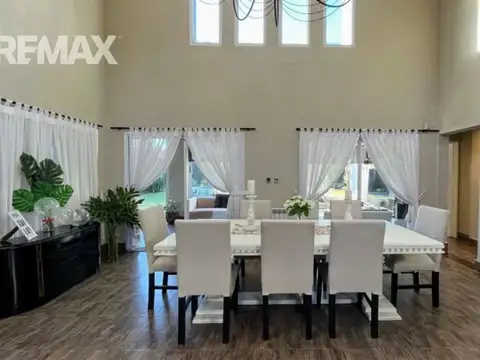 Casa 5 ambientes con 3 baños