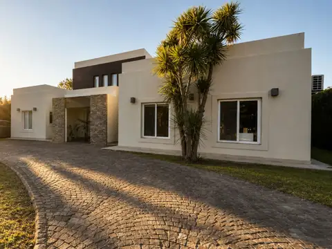 Venta casa 5 Ambientes  Barrio Los Puentes-Lujan
